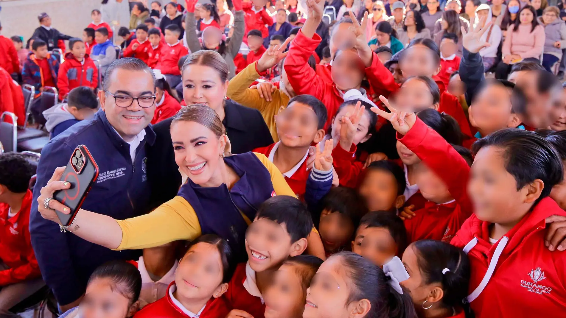 Gobernador de Durango y DIF Estatal Regalan esperanza a miles de niños durante la Navidad